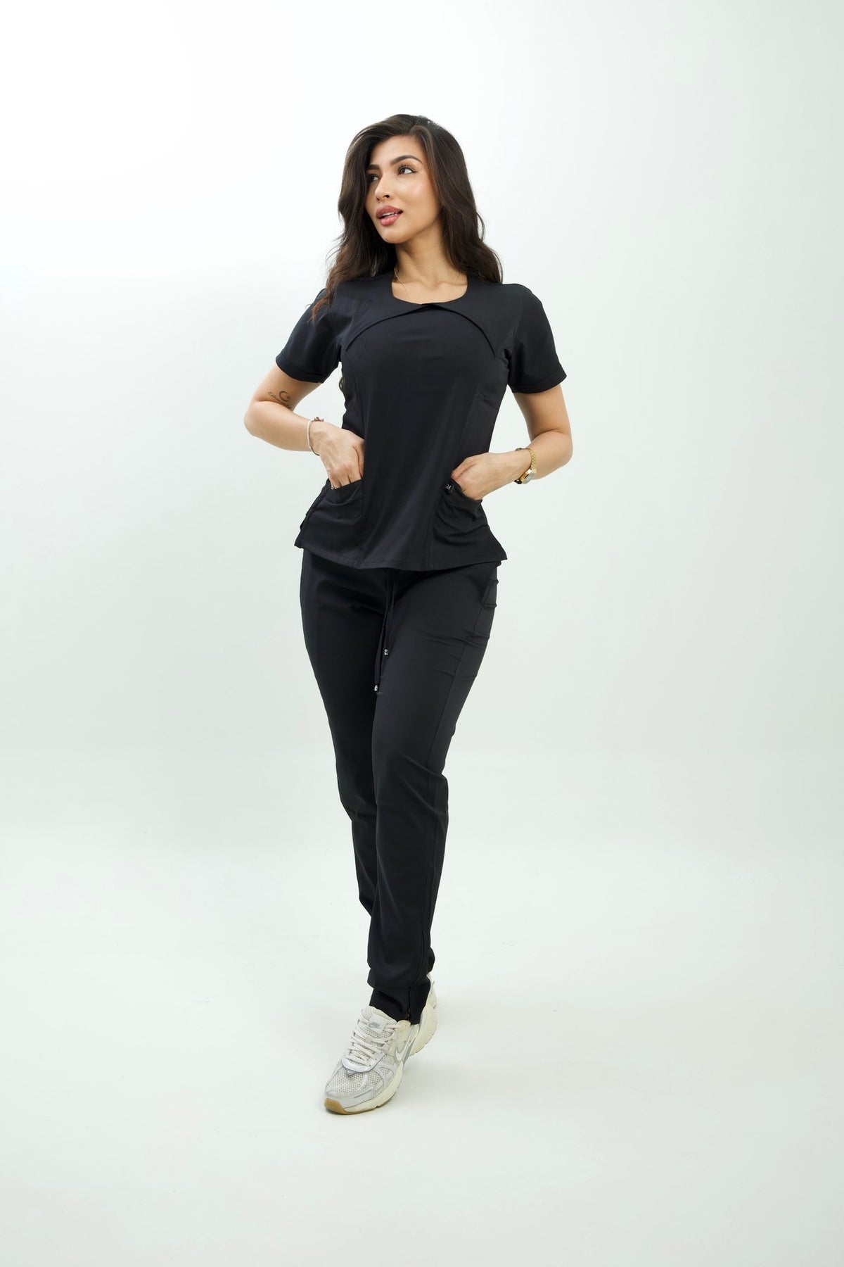 Hera Negro · Cuerpo Completo