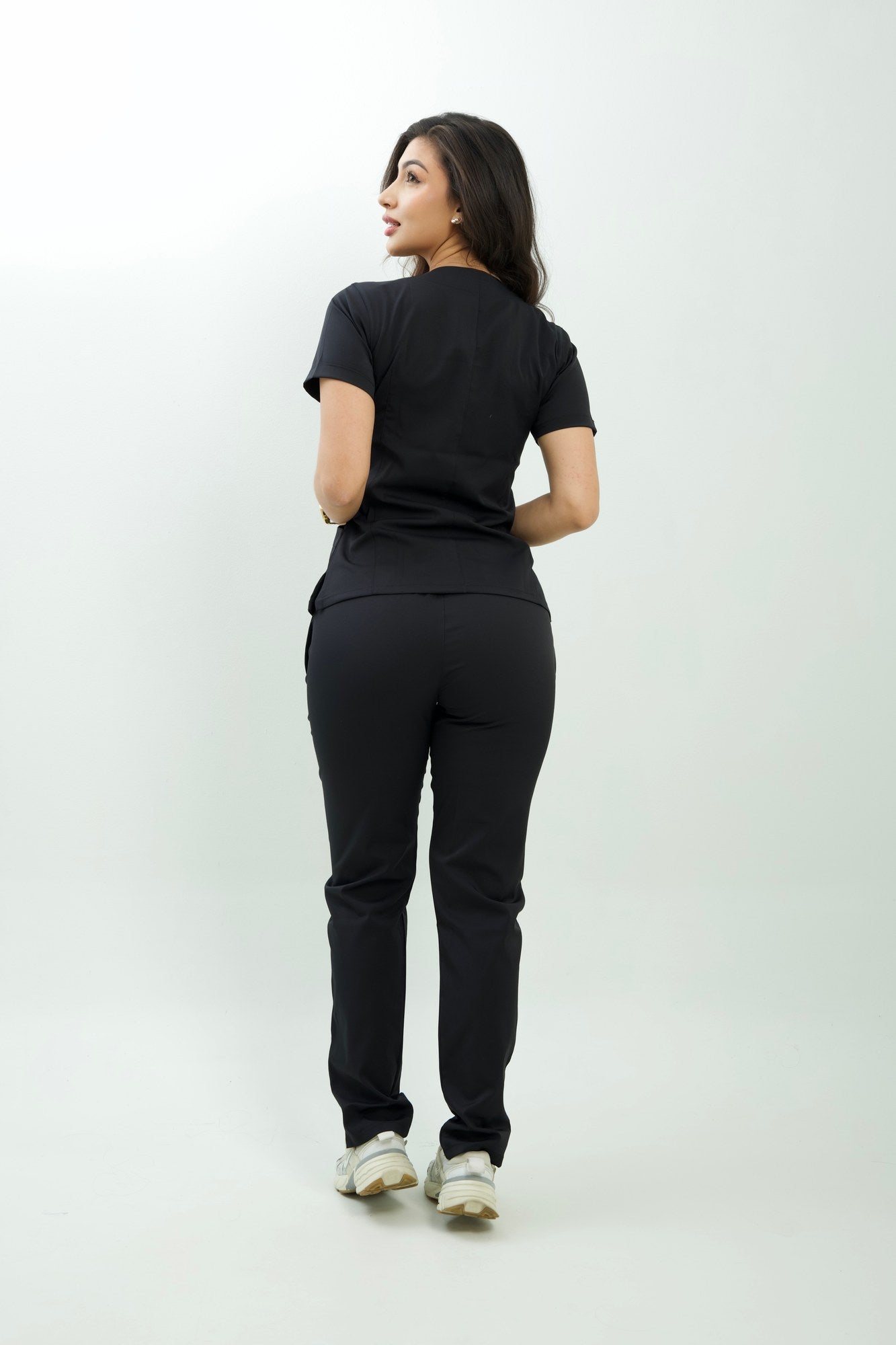 Hera Negro · Espalda